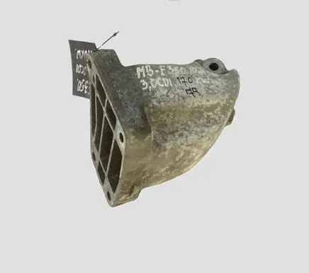 Mercedes-Benz E W212 Engine mounting bracket A6422233304