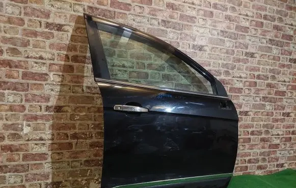 Chevrolet Captiva Front door