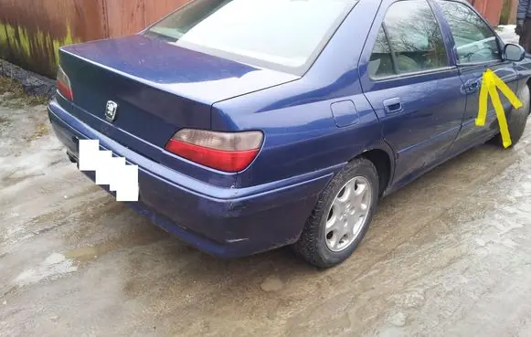 Peugeot 406 Front door window glass four-door