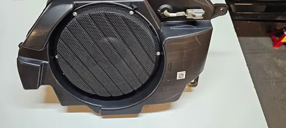 Jeep Grand Cherokee WL Subwoofer speaker P68347133AA