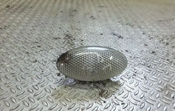Front fender indicator light