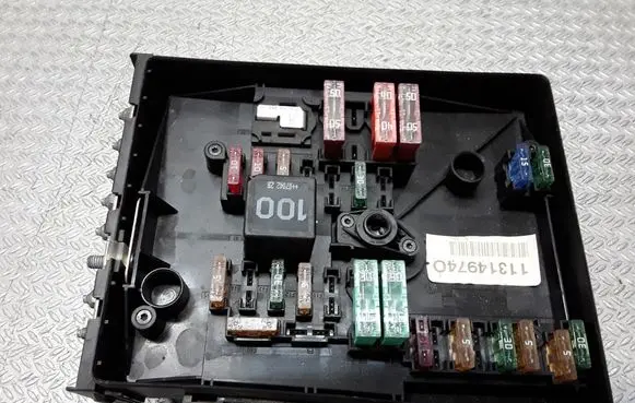 Volkswagen Golf Plus Fuse module 1K0937125A