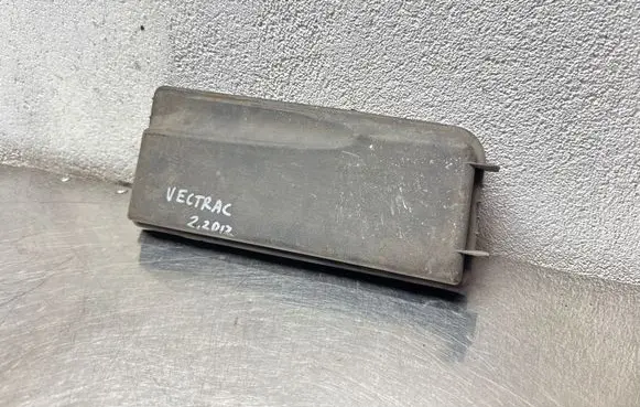 Opel Vectra C Fuse box cover 24438039