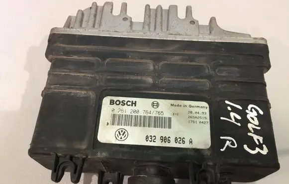 Volkswagen Golf III Engine control unit/module 032906026A 0261200764765