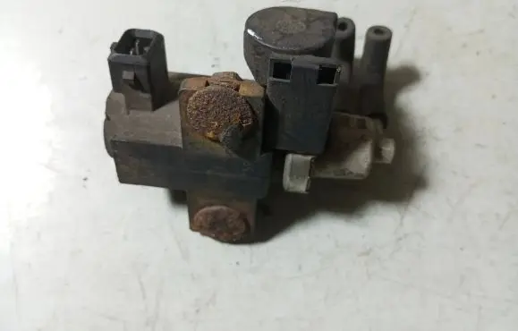 Opel Zafira B Turbo solenoid valve 55558101