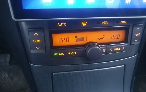 Toyota Avensis T250 Climate control unit 5590005270 MB1465706740