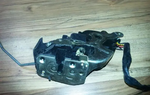 Mazda 626 Front door lock