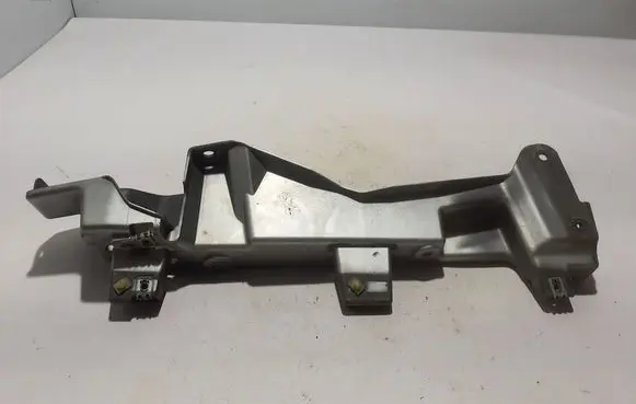 Renault Kangoo II Fender mounting bracket 631232841R