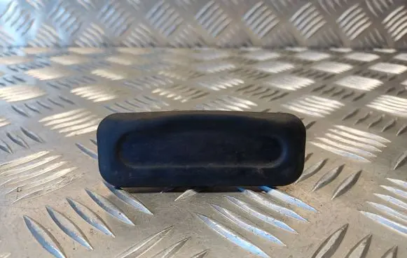 Peugeot 308 Tailgate opening switch 