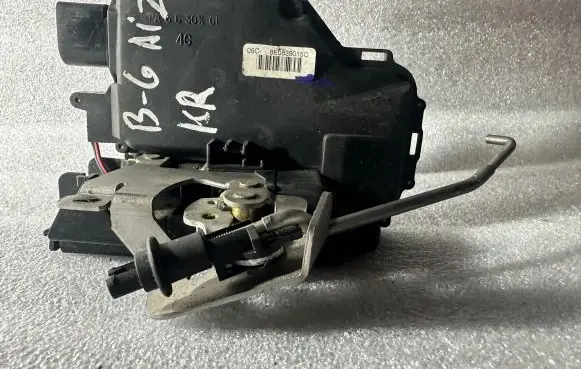 Audi A4 S4 B6 8E 8H Rear door lock 8E0839015C