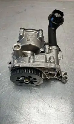 Volkswagen PASSAT B8 Oil pump 04L145208K