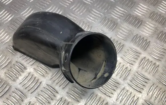 Mitsubishi Carisma Air intake hose/pipe MB957389 LSA22