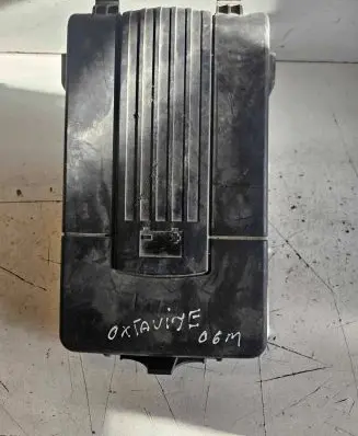 Volkswagen PASSAT B6 Battery box tray cover/lid 1KO915443A