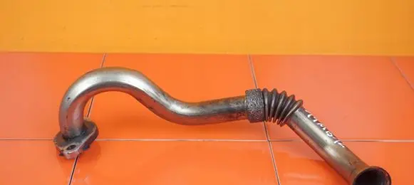 Volkswagen Touareg I EGR valve line/pipe/hose BAC