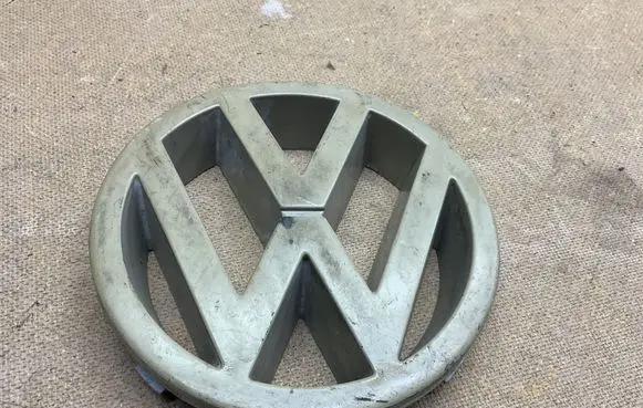 Volkswagen II LT Manufacturer badge logo/emblem 281853601C
