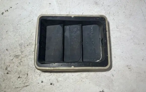 Citroen C4 Grand Picasso Quarter panel pressure vent 96384903