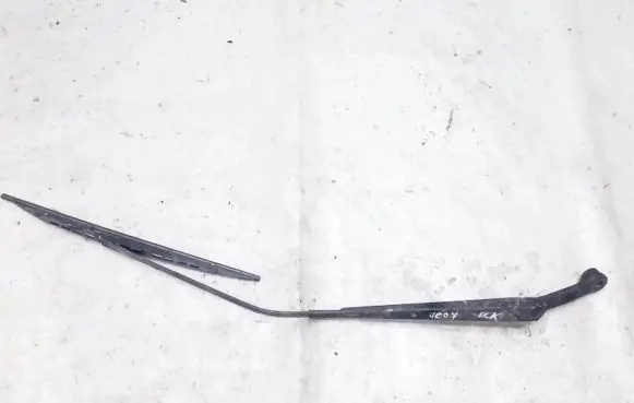Front wiper blade arm