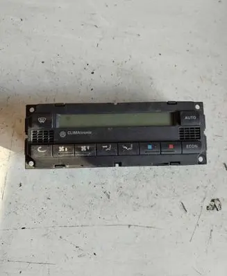 Volkswagen Golf IV Climate control unit 5HB008139