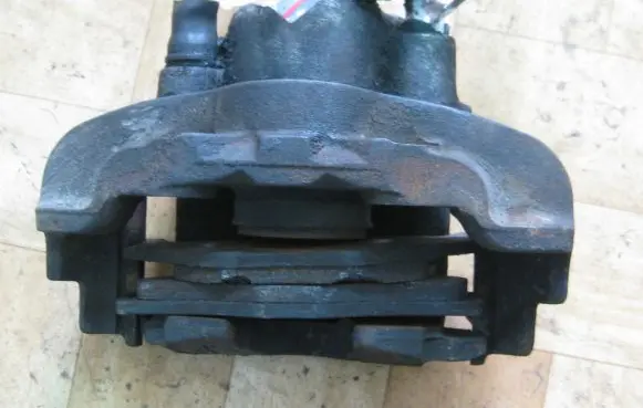 Volkswagen PASSAT Front brake caliper