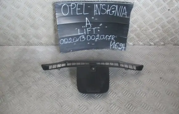 Opel Insignia A Dashboard air vent grill cover trim 13274843