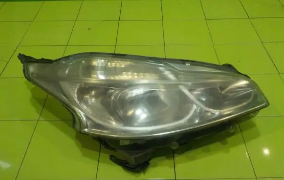 Peugeot 208 I Headlight/headlamp PRZOD