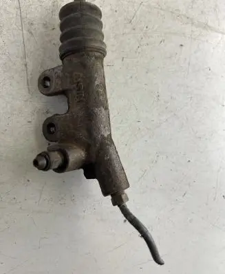 Toyota Land Cruiser (HDJ90) Clutch slave cylinder 