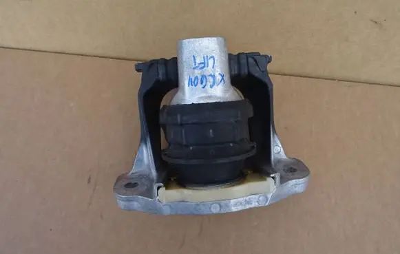 Volvo XC60 Engine mount bracket 32298661 231452030