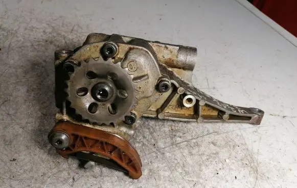 Mercedes-Benz E W212 Oil pump A2721800701