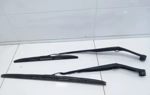 BMW 3 G20 G21 Front wiper blade arm