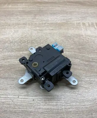 Toyota Avensis T270 Air flap motor/actuator 0638002160 L713