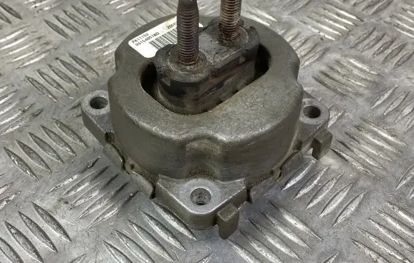 Jeep Grand Cherokee Gearbox mount 05154807AD