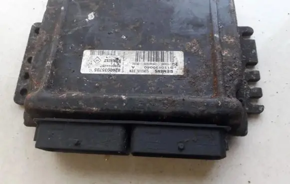 Renault Laguna I Engine control unit/module 8200035705 8200044437