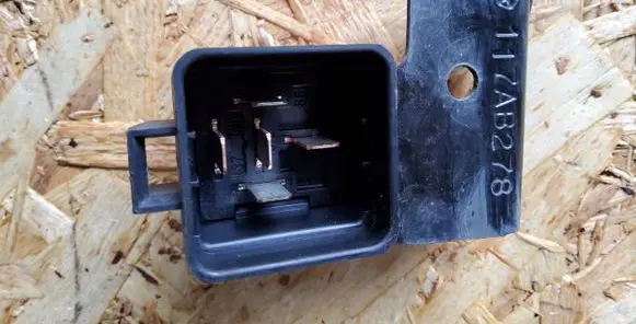 Chrysler Town u0026 Country V Coolant fan relay 68093292AA