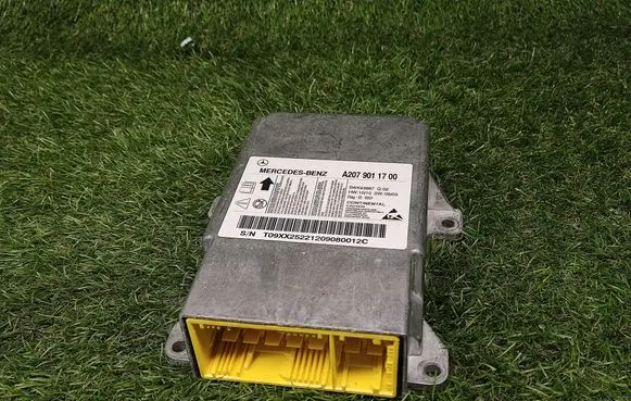 Mercedes-Benz C W204 Airbag control unit/module A2079011700 5WK43967