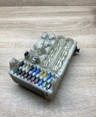 Ford Mondeo MK II Fuse module 93BG14A073EF