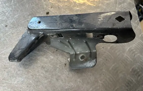 Renault Trafic II (X83) Fender mounting bracket 8200523291