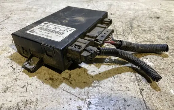 Volkswagen Golf V Tow bar trailer control unit/module 8E0907383A 5DS00840801 S0002