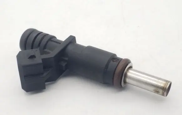 BMW 5 E60 E61 Fuel injector 7531634 7016B01295