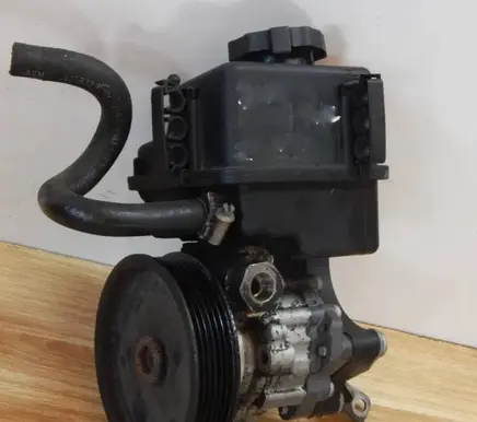 Mercedes-Benz Vito Viano W639 Power steering pump A0064667801 7693900525