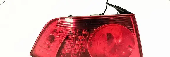 Volkswagen Phaeton Rear/tail lights 333121