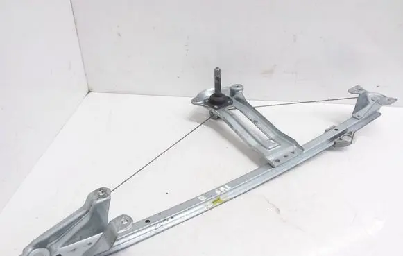 Rear door manual window regulator