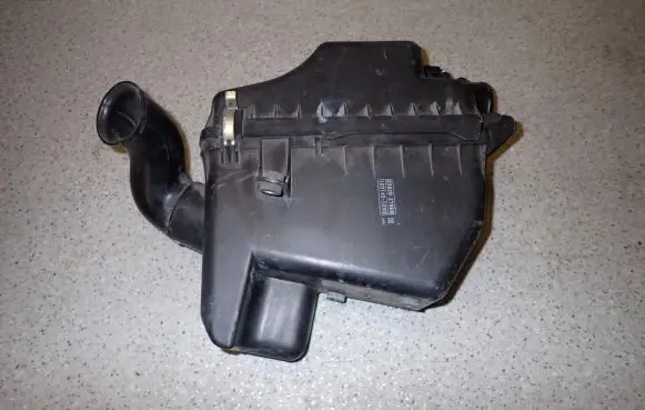 Toyota RAV 4 (XA20) Air filter box cover 