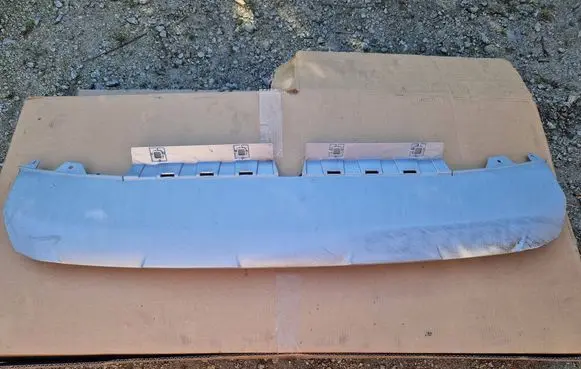 Front bumper lip