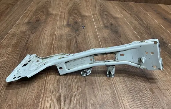 Audi A4 S4 B9 8W Fender mounting bracket 8W0821136C