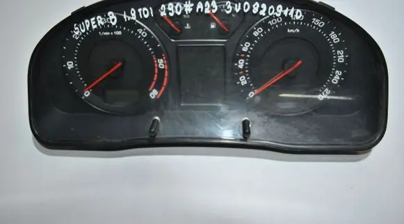 Skoda Superb B5 (3U) Speedometer (instrument cluster) 3U0920911D