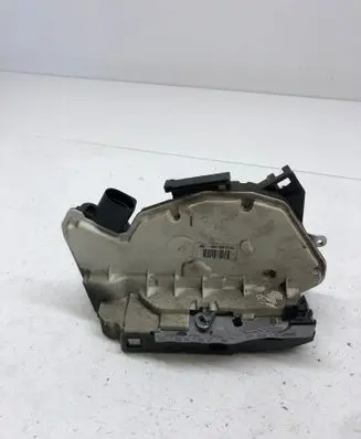 Volkswagen PASSAT CC Rear door lock 5N0839016C