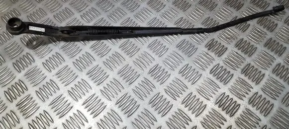 Front wiper blade arm