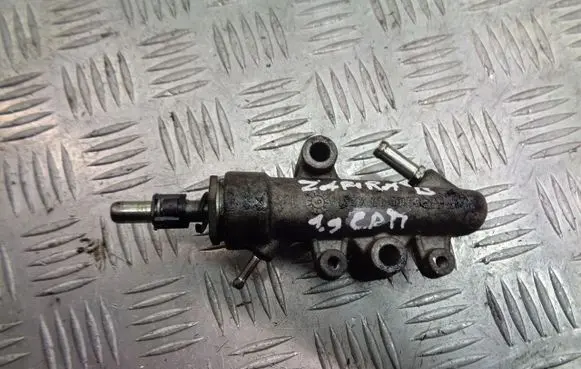 Opel Zafira B Fuel distributor 