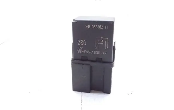 Mitsubishi Carisma Other relay MB953382 A1001X7