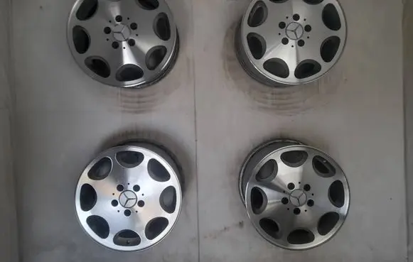 Mercedes-Benz E W124 R16 alloy rim 1244011402